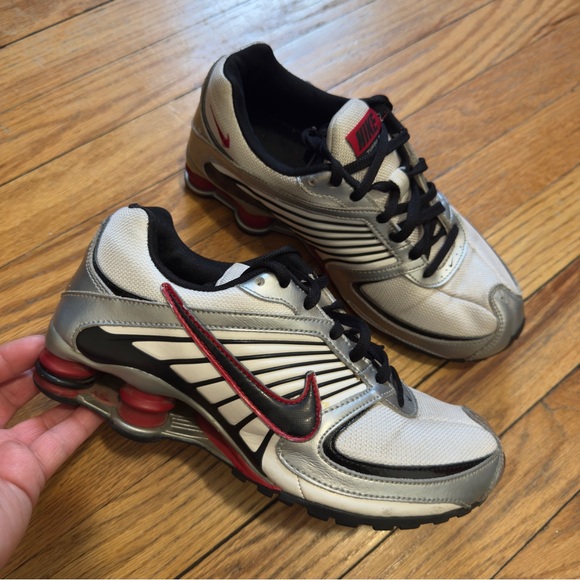 Nike Shox Turbo 8 Athletic Shoes sz 5.5Youth/ 7 women’s Red White Black - Picture 1 of 10